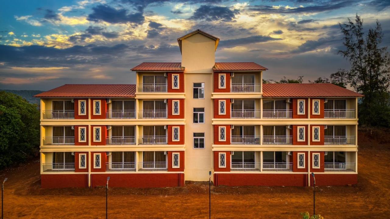 Chinar Woods Resort Dāpoli Eksteriør billede