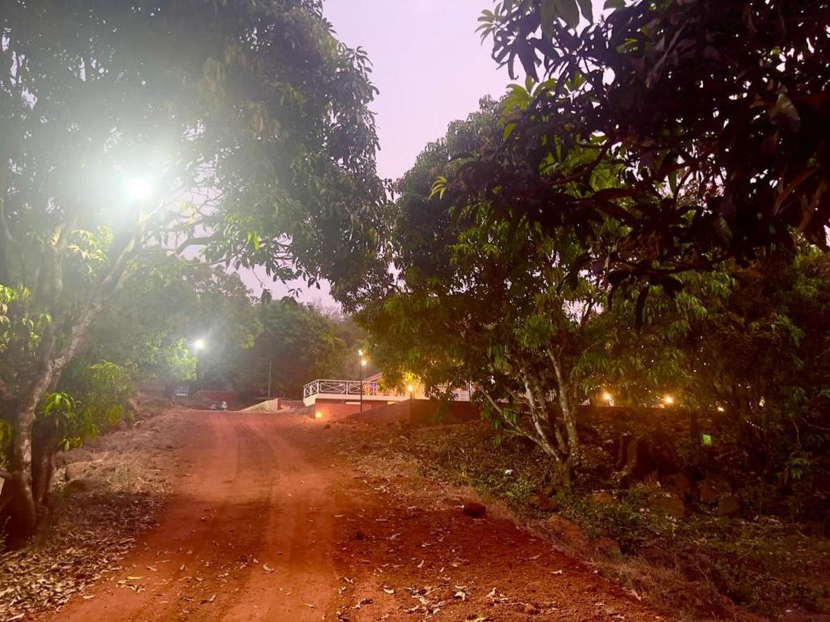 Chinar Woods Resort Dāpoli Eksteriør billede